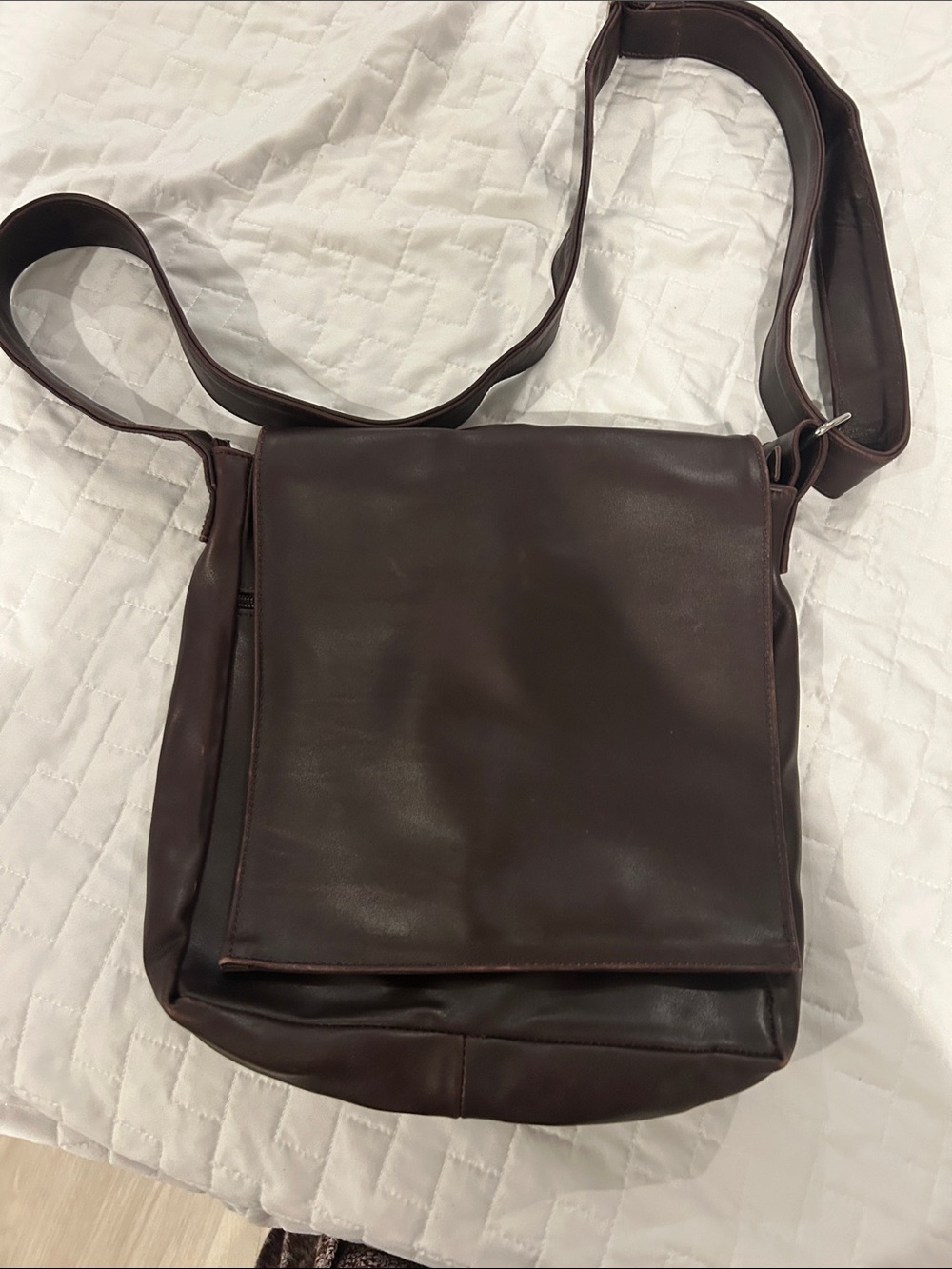 Men's Brown Leather Crossbody Bag - Classic Carry